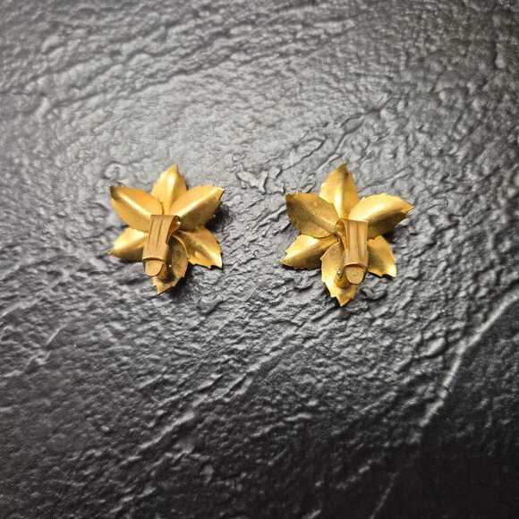 VTG Toledo Damascene Clip-On Earrings w/Faux Pearls, Silver and Black on Gold - Picture 3 of 4